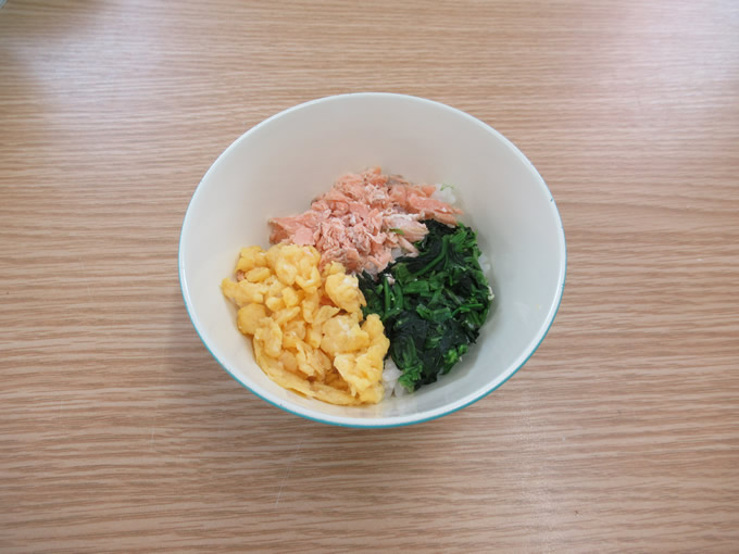 鮭の３色丼