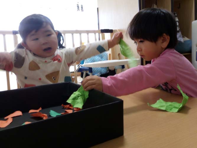 ２歳児 お店屋さんごっこに向けての取り組み2025年